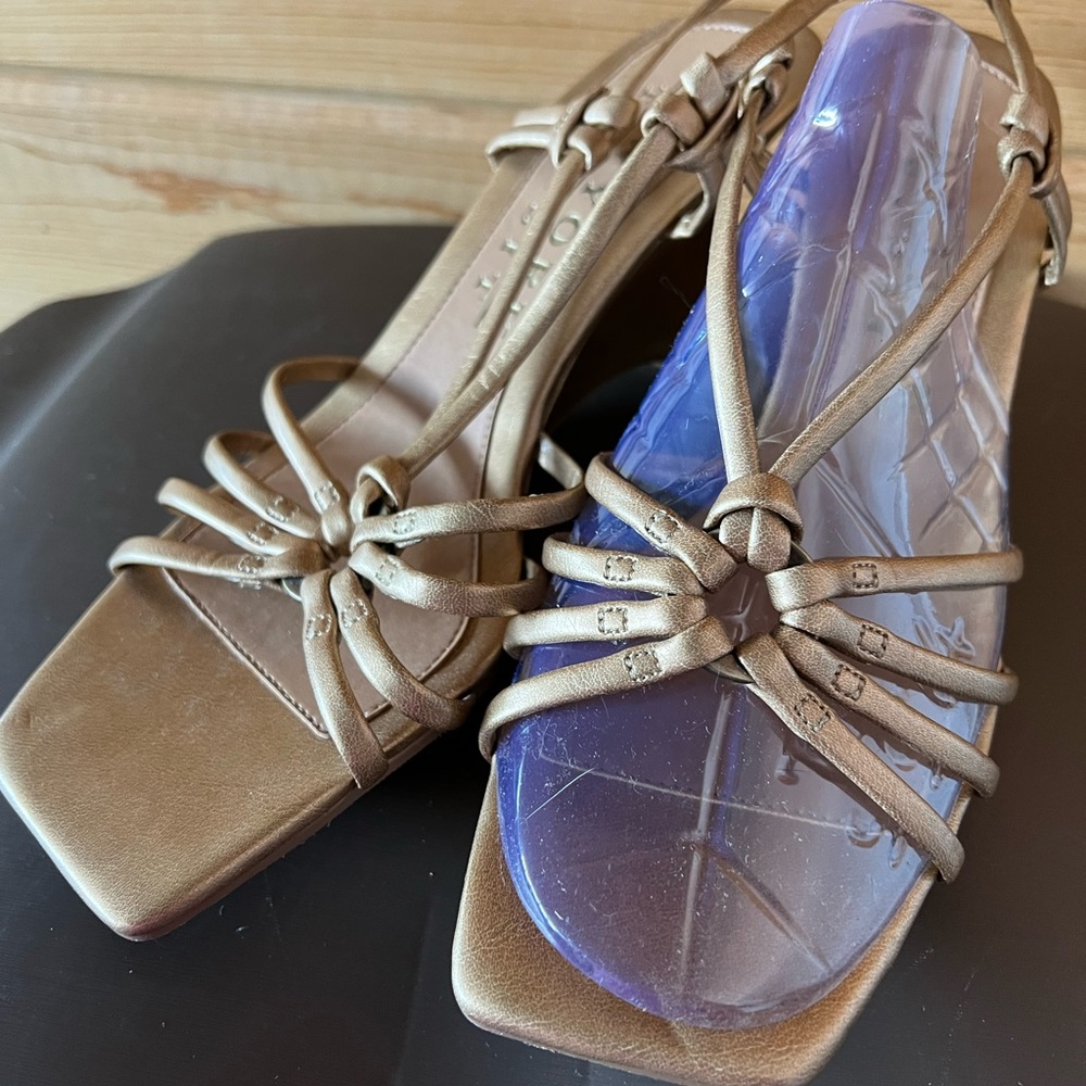 ☀️SUMMER☀️Cute gold sandal wedges 7.5 m - Picture 2 of 5